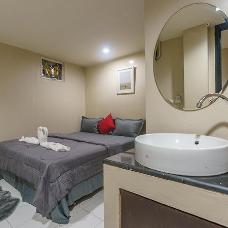 Cheqinn Bed Sukhumvit 4 Nana Plaza Bangkok Ngoại thất bức ảnh