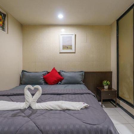 Cheqinn Bed Sukhumvit 4 Nana Plaza Bangkok Ngoại thất bức ảnh