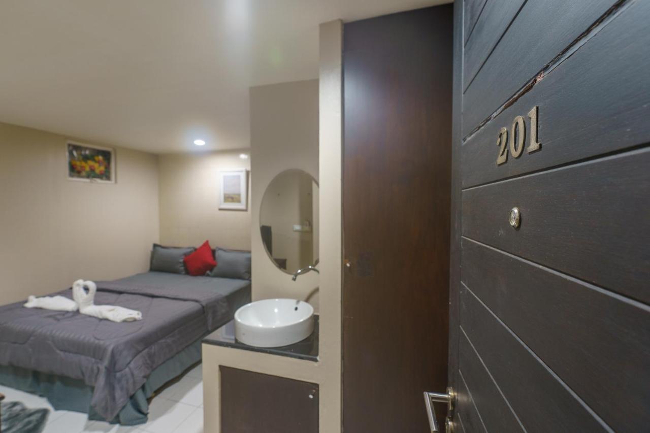 Cheqinn Bed Sukhumvit 4 Nana Plaza Bangkok Ngoại thất bức ảnh
