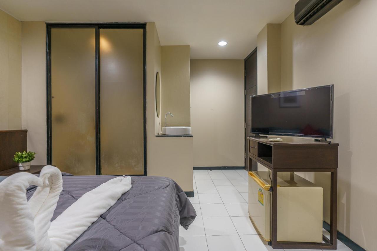 Cheqinn Bed Sukhumvit 4 Nana Plaza Bangkok Ngoại thất bức ảnh