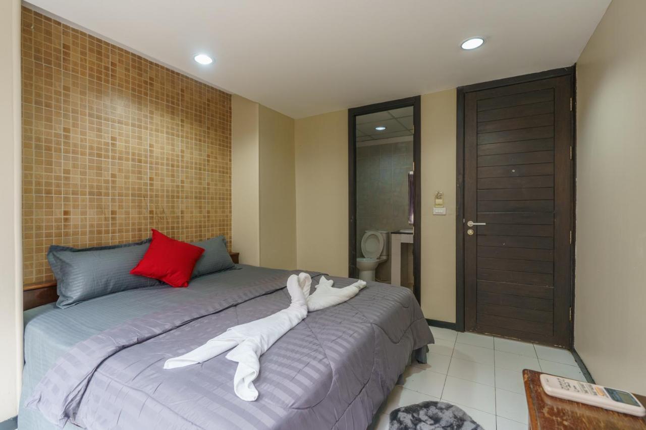 Cheqinn Bed Sukhumvit 4 Nana Plaza Bangkok Ngoại thất bức ảnh