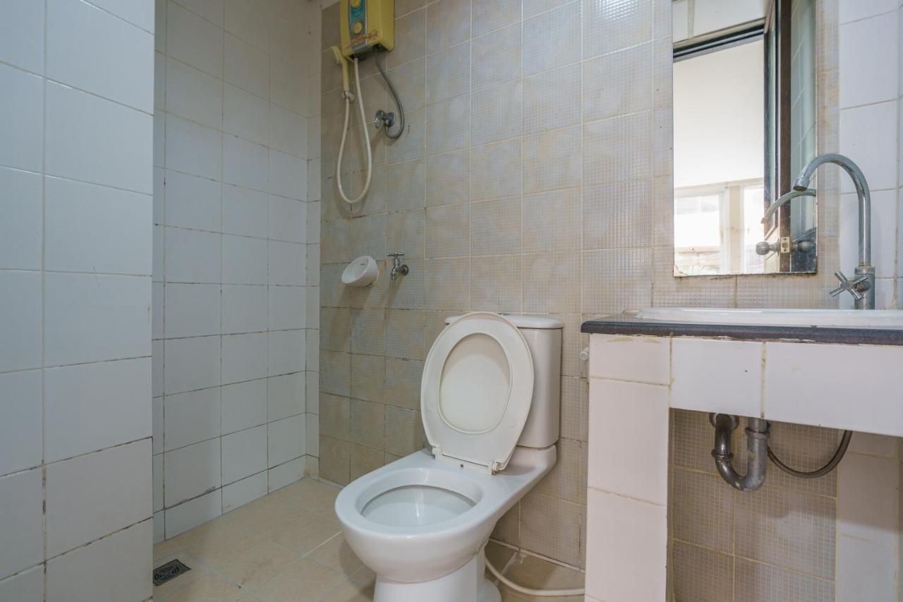 Cheqinn Bed Sukhumvit 4 Nana Plaza Bangkok Ngoại thất bức ảnh