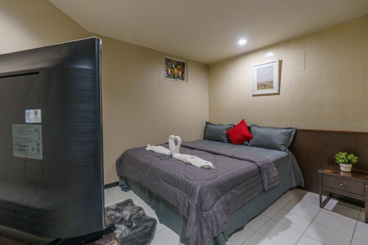Cheqinn Bed Sukhumvit 4 Nana Plaza Bangkok Ngoại thất bức ảnh