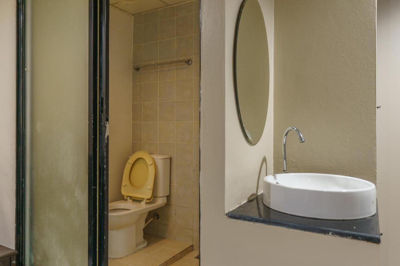 Cheqinn Bed Sukhumvit 4 Nana Plaza Bangkok Ngoại thất bức ảnh