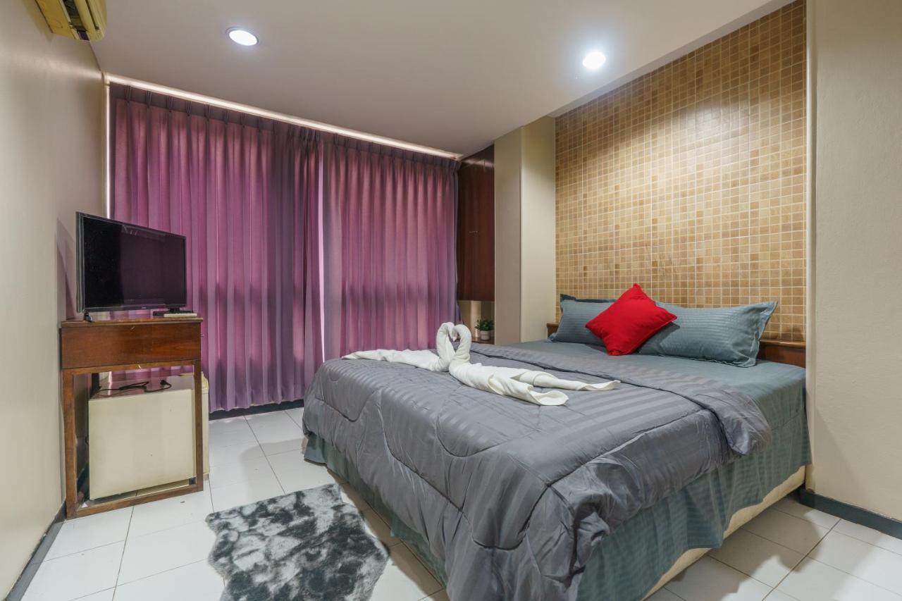 Cheqinn Bed Sukhumvit 4 Nana Plaza Bangkok Ngoại thất bức ảnh