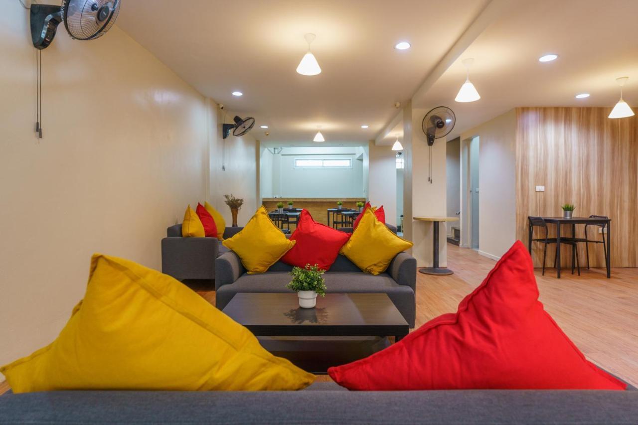 Cheqinn Bed Sukhumvit 4 Nana Plaza Bangkok Ngoại thất bức ảnh