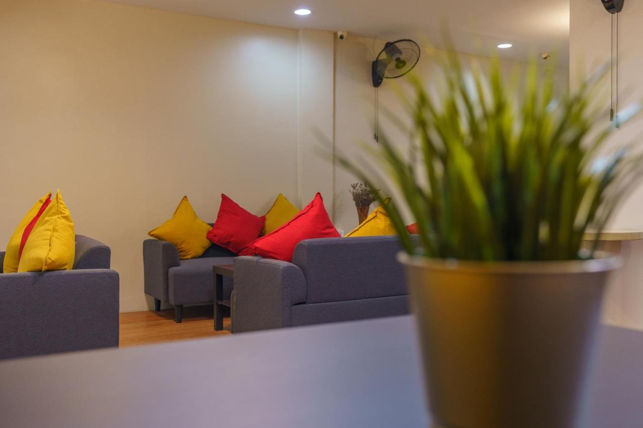 Cheqinn Bed Sukhumvit 4 Nana Plaza Bangkok Ngoại thất bức ảnh