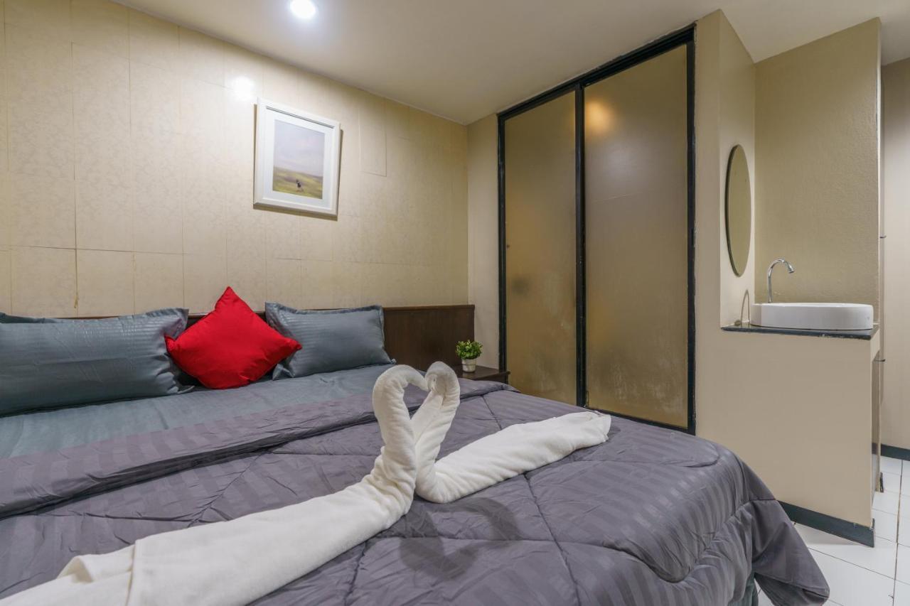 Cheqinn Bed Sukhumvit 4 Nana Plaza Bangkok Ngoại thất bức ảnh